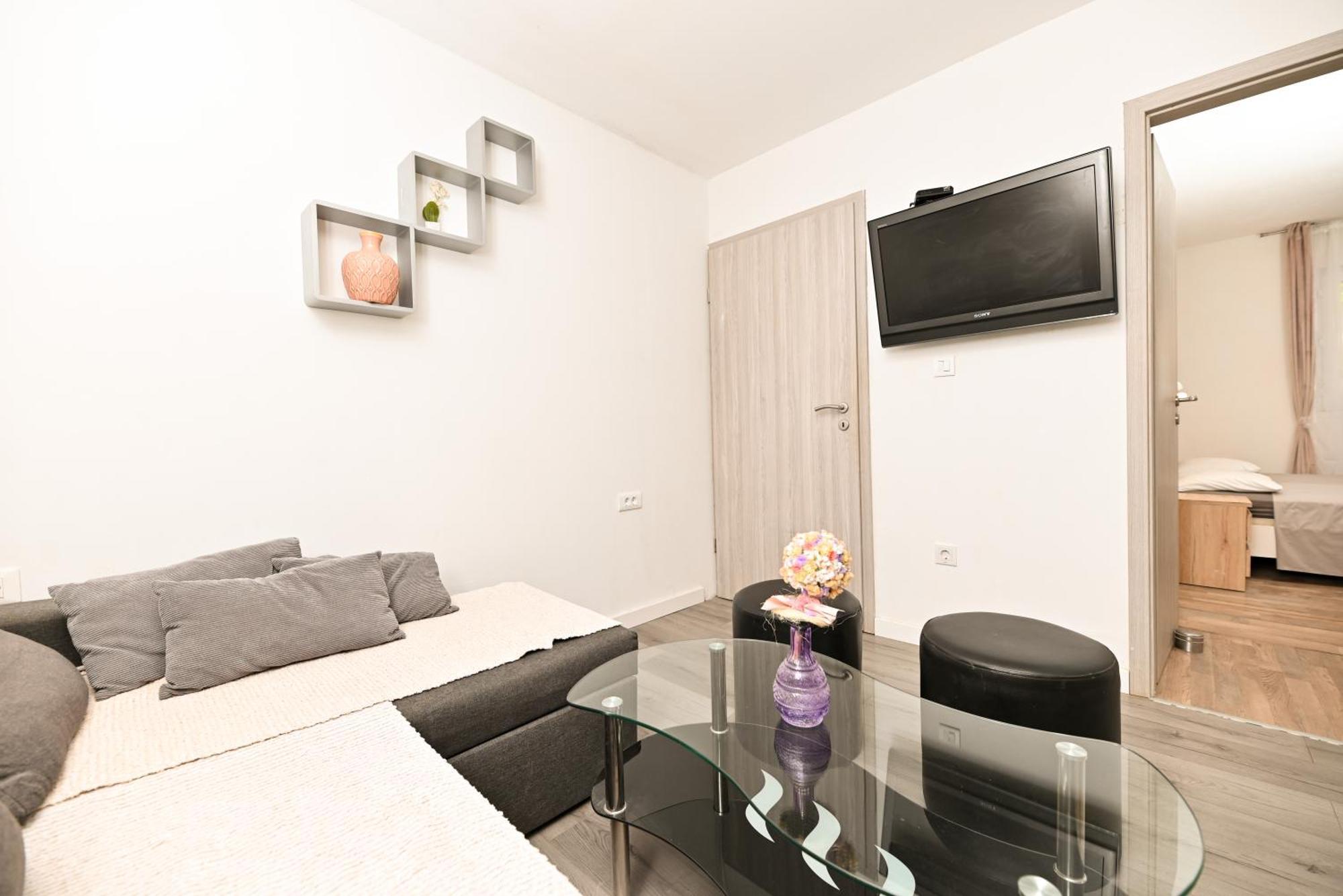 New,Close To The Beach Apartment With Domestic Olive Oil And Wine トロギール エクステリア 写真